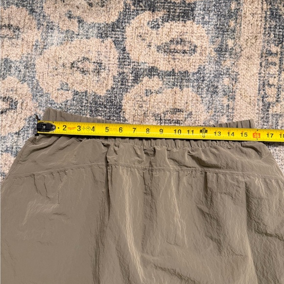 Lululemon Crinkle Nylon High-Rise Mini Skirt M/L Pristine Condition - Picture 6 of 6